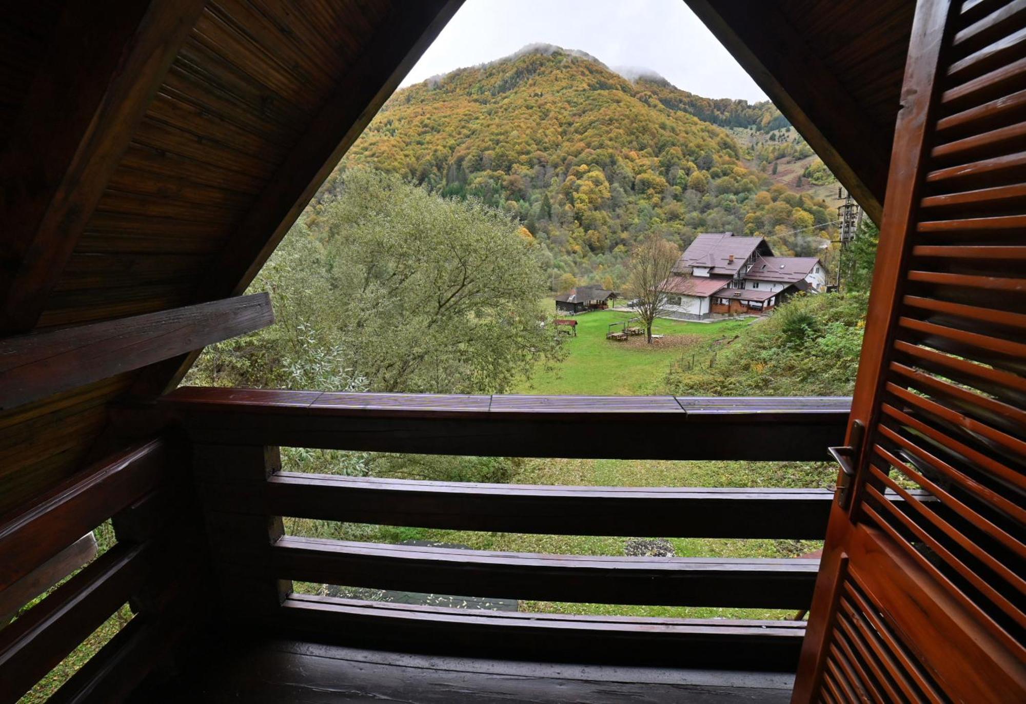 Casa De Vacanta Satic Piatra Craiului La Doi Viermi Exteriör bild